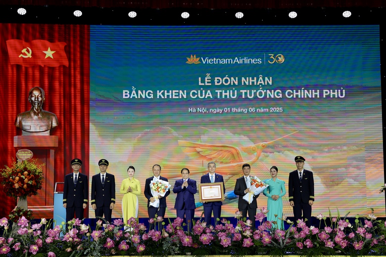 Thủ tướng Phạm Minh Ch&iacute;nh: Vietnam Airlines l&agrave; c&aacute;nh chim đầu đ&agrave;n của ng&agrave;nh h&agrave;ng kh&ocirc;ng Việt- Ảnh 2.