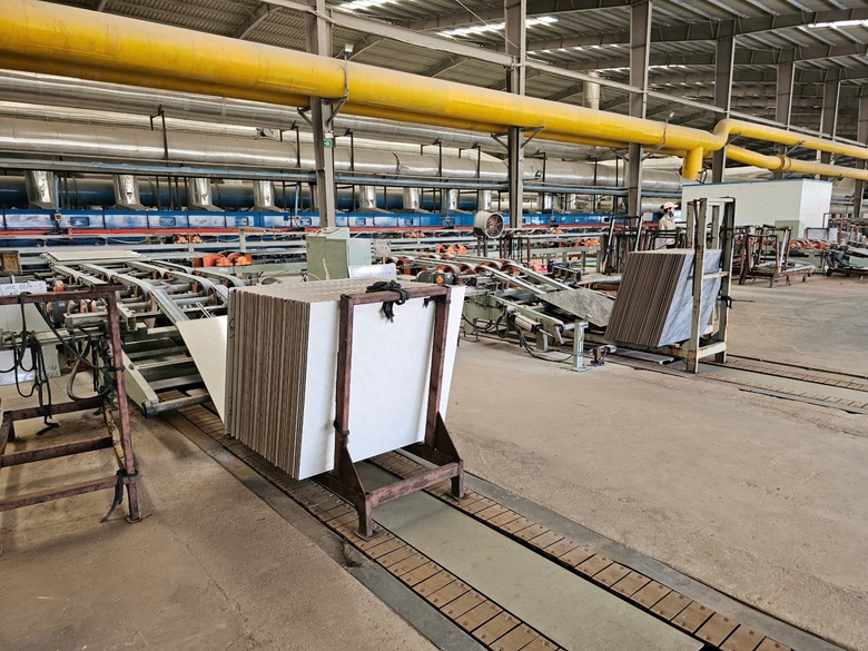 E:\H&igrave;nh ảnh tư liệu\Ảnh tư liệu\Vật liệu x&acirc;y dựng\z6440553439196_13aa6a81bd77458708762377d1dd5039.jpg