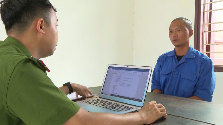 Huế: Khởi tố, bắt tạm giam đối tượng phá hoại ngai vua triều Nguyễn- Ảnh 1. Huế: Khởi tố, bắt tạm giam đối tượng phá hoại ngai vua triều Nguyễn- Ảnh 1.