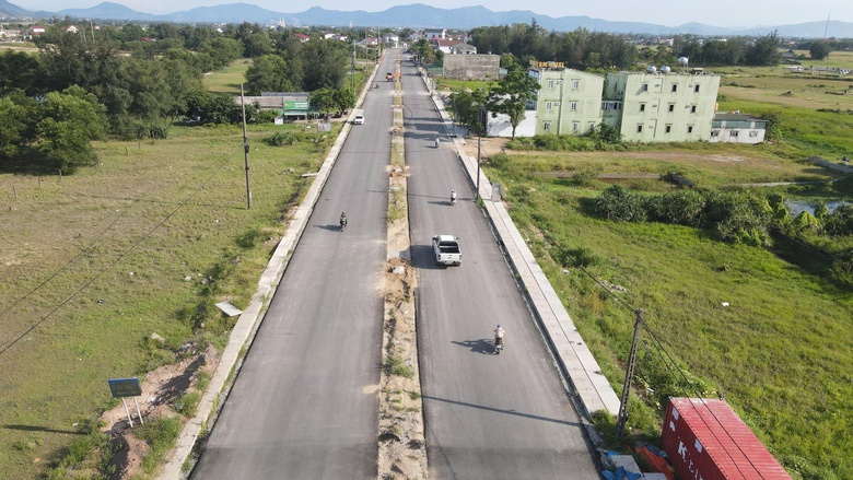 Hà Tĩnh: Thi công QL8C dẫn xuống bãi biển Thiên Cầm gặp khó- Ảnh 4. Hà Tĩnh: Thi công QL8C dẫn xuống bãi biển Thiên Cầm gặp khó- Ảnh 4.