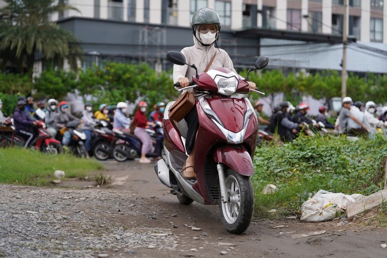 N&uacute;t giao An Ph&uacute; &ugrave;n ứ, kẹt cứng khi cấm xe m&aacute;y v&agrave;o cao tốc TP.HCM - Long Th&agrave;nh - Dầu Gi&acirc;y- Ảnh 3.