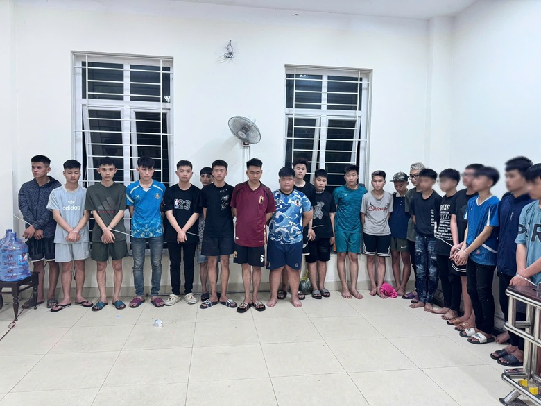 Nghệ An: Bắt 2 nh&oacute;m thanh ni&ecirc;n g&acirc;y rối trật tự c&ocirc;ng cộng, cố &yacute; g&acirc;y thương t&iacute;ch- Ảnh 2.
