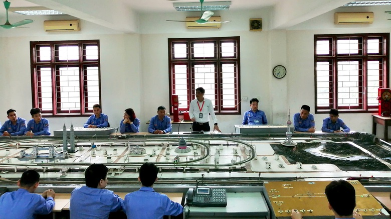 200 c&ocirc;ng nh&acirc;n được đ&agrave;o tạo b&agrave;i bản về đường sắt tốc độ cao- Ảnh 2.