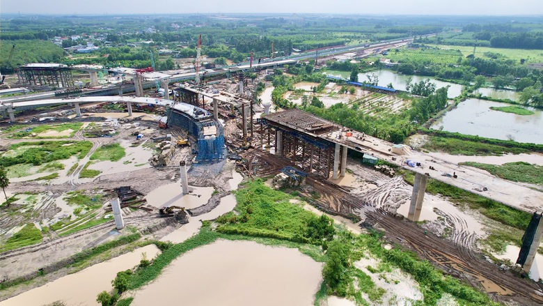 Cao tốc Bi&ecirc;n H&ograve;a - Vũng T&agrave;u: Mặt bằng vừa gỡ lại gặp mưa li&ecirc;n mi&ecirc;n- Ảnh 4.