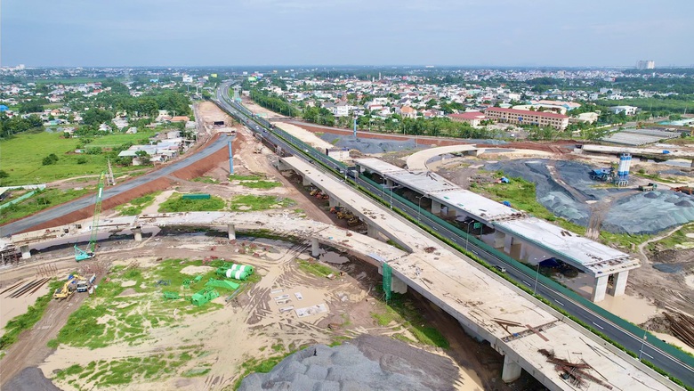 Cao tốc Bi&ecirc;n H&ograve;a - Vũng T&agrave;u: Mặt bằng vừa gỡ lại gặp mưa li&ecirc;n mi&ecirc;n- Ảnh 9.