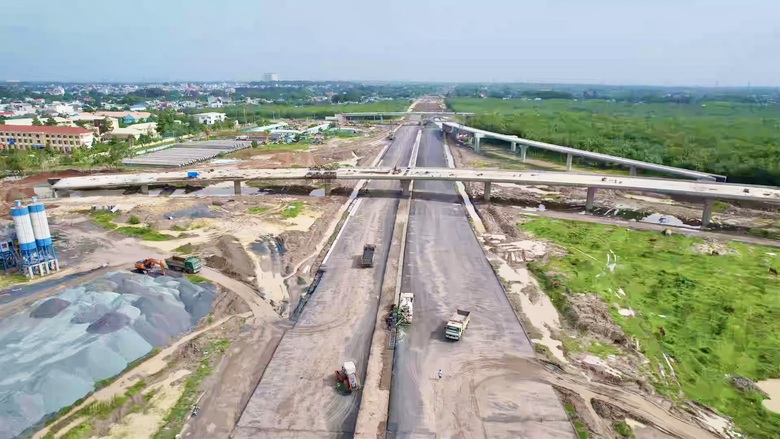 Cao tốc Bi&ecirc;n H&ograve;a - Vũng T&agrave;u: Mặt bằng vừa gỡ lại gặp mưa li&ecirc;n mi&ecirc;n- Ảnh 1.