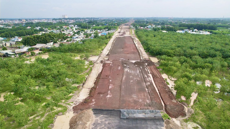 Cao tốc Bi&ecirc;n H&ograve;a - Vũng T&agrave;u: Mặt bằng vừa gỡ lại gặp mưa li&ecirc;n mi&ecirc;n- Ảnh 3.
