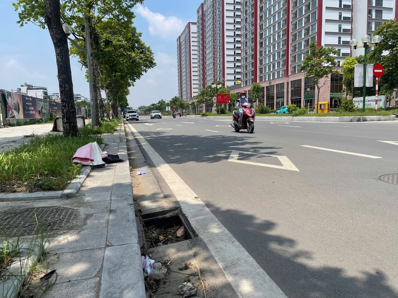 H&agrave; Nội: Tuyến đường mới ở quận Long Bi&ecirc;n vừa khai th&aacute;c đ&atilde; xuống cấp- Ảnh 8.