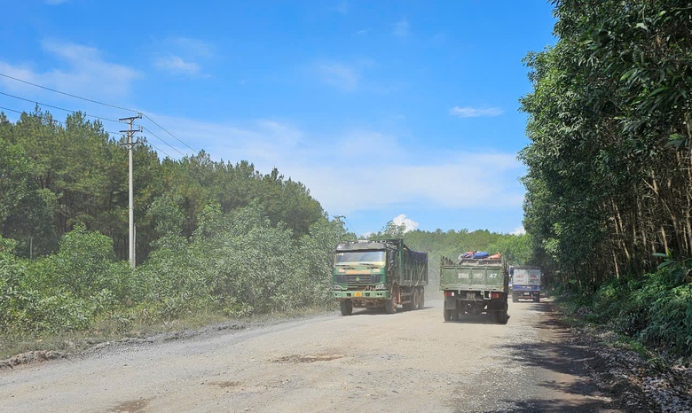 Tỉnh lộ ở Huế nham nhở, tiềm ẩn tai nạn giao th&ocirc;ng- Ảnh 8.