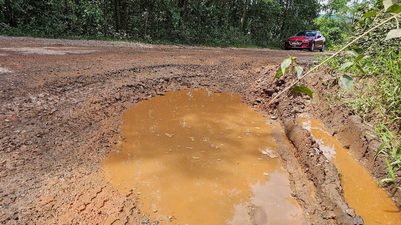 Tỉnh lộ ở Huế nham nhở, tiềm ẩn tai nạn giao th&ocirc;ng- Ảnh 4.