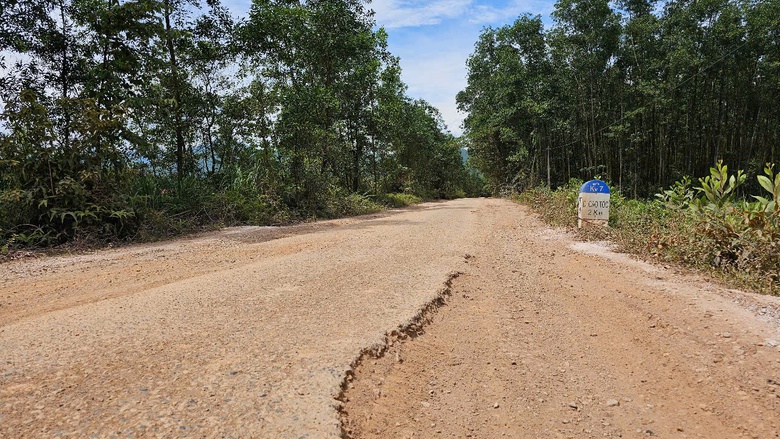 Tỉnh lộ ở Huế nham nhở, tiềm ẩn tai nạn giao th&ocirc;ng- Ảnh 7.