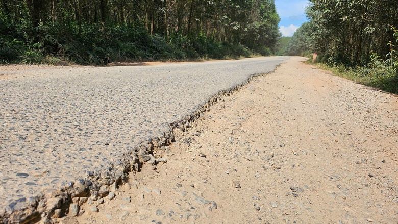 Tỉnh lộ ở Huế nham nhở, tiềm ẩn tai nạn giao th&ocirc;ng- Ảnh 5.