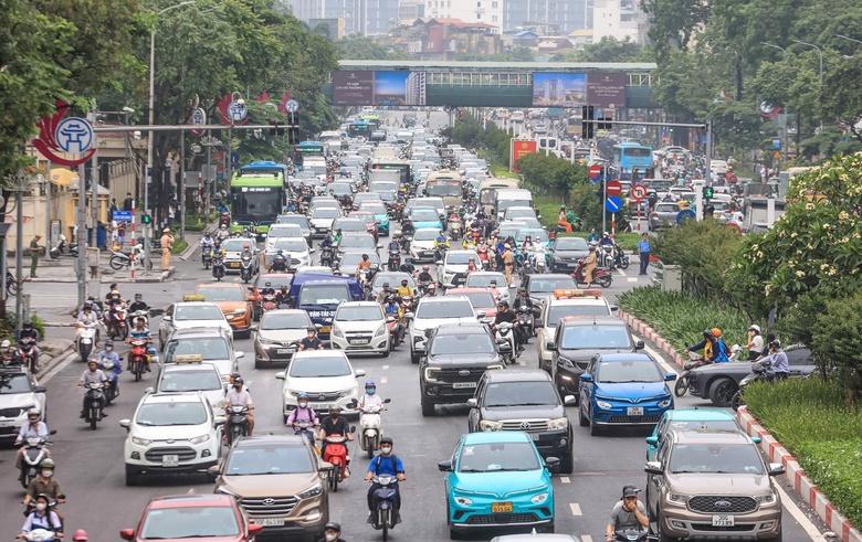 Giảm xe m&aacute;y trong nội đ&ocirc;, H&agrave; Nội tiến gần hơn tới một đ&ocirc; thị đ&aacute;ng sống- Ảnh 2.