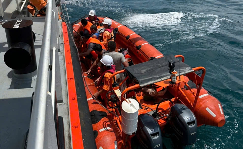 Cứu h&agrave;ng trăm người gặp nạn tr&ecirc;n biển, chủ yếu li&ecirc;n quan t&agrave;u c&aacute;- Ảnh 1.