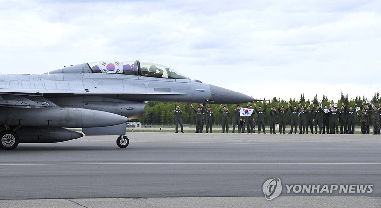 Tiêm kích KF-16 của Hàn Quốc gặp sự cố khi tập trận tại Alaska- Ảnh 1. Tiêm kích KF-16 của Hàn Quốc gặp sự cố khi tập trận tại Alaska- Ảnh 1.