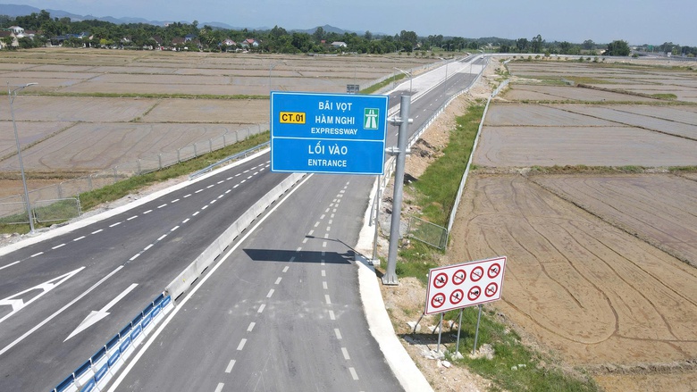 Sớm khắc phục biển chỉ dẫn chưa r&otilde; tr&ecirc;n cao tốc qua H&agrave; Tĩnh- Ảnh 1.