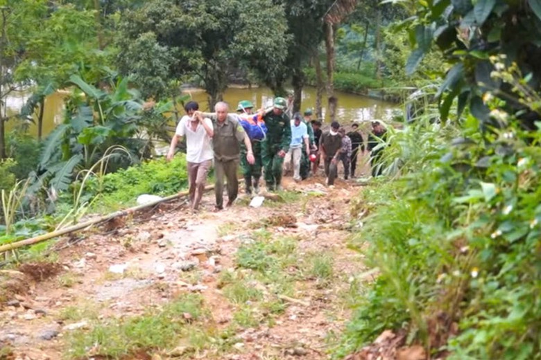 T&igrave;m thấy thi thể người bị lũ cuốn tr&ocirc;i khi ra suối vớt mạ ở L&agrave;o Cai- Ảnh 1.