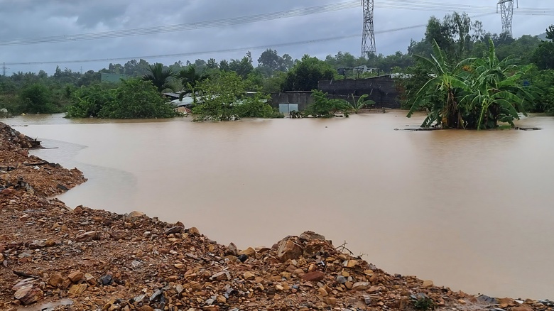 Đ&agrave; Nẵng ngập lụt do b&atilde;o số 1, giao th&ocirc;ng chia cắt, nhiều hộ d&acirc;n sơ t&aacute;n- Ảnh 1.