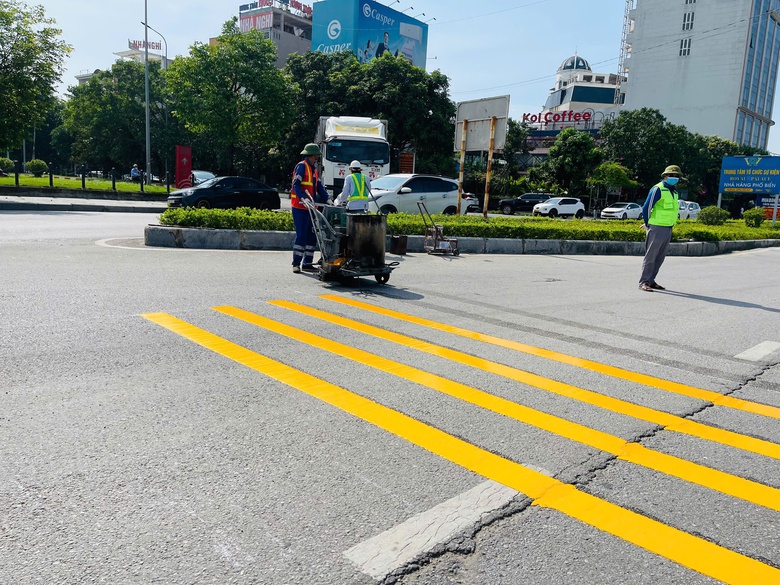 Điểm đen tại vòng xuyến BigC Thanh Hóa đang được khắc phục, cải tạo bất cập- Ảnh 2. Điểm đen tại vòng xuyến BigC Thanh Hóa đang được khắc phục, cải tạo bất cập- Ảnh 2.