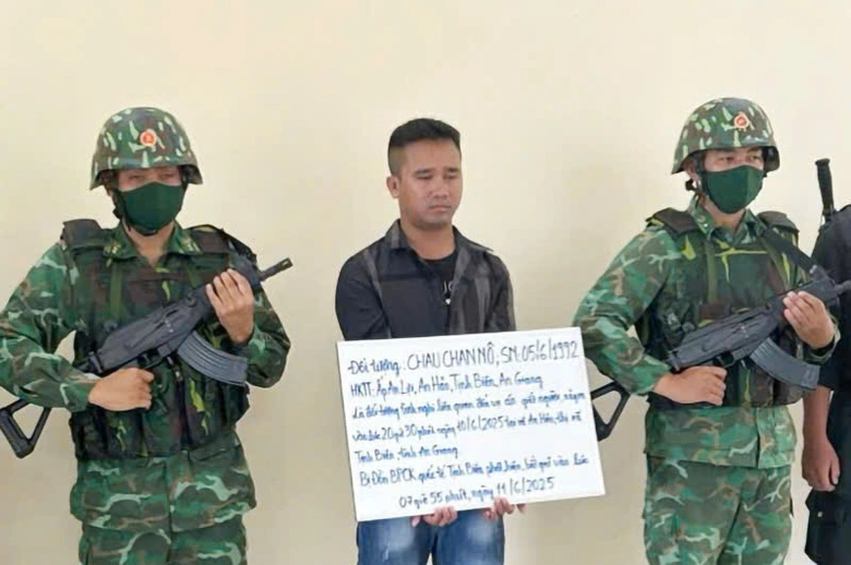 An Giang: Đ&oacute;n l&otilde;ng kẻ giết người tr&ecirc;n đường chạy sang Campuchia lẩn trốn- Ảnh 2.