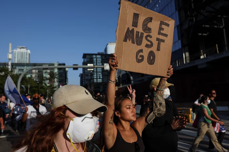 Thủy qu&acirc;n lục chiến Mỹ được triển khai ở Los Angeles c&oacute; quyền l&agrave;m những g&igrave;?- Ảnh 3.