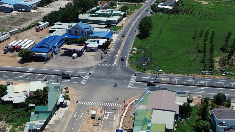 Khởi công xây dựng cầu vượt tại nút giao QL1 kết nối cao tốc Phan Thiết - Dầu Giây- Ảnh 1. Khởi công xây dựng cầu vượt tại nút giao QL1 kết nối cao tốc Phan Thiết - Dầu Giây- Ảnh 1.