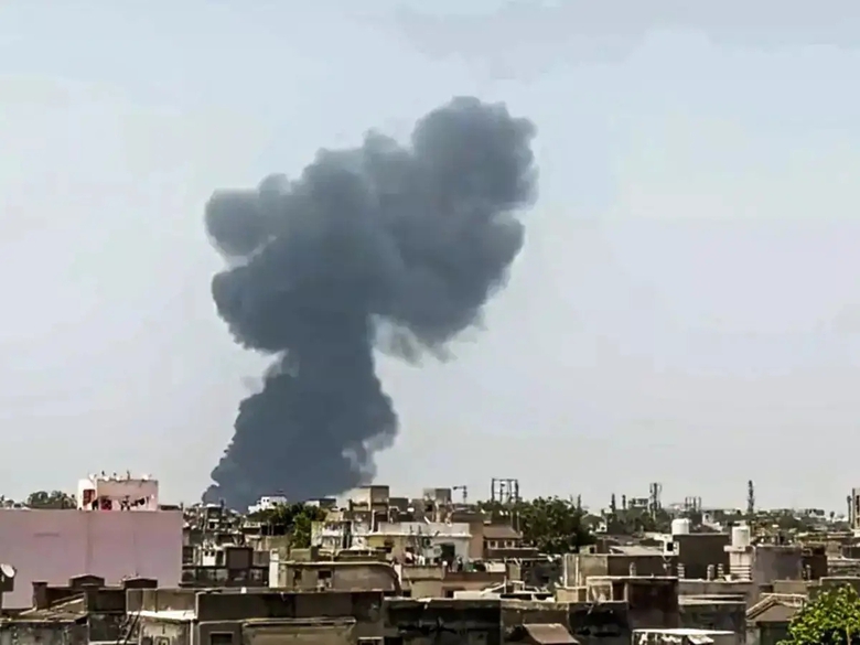 Rơi m&aacute;y bay Ấn Độ: T&igrave;m thấy hơn 204 thi thể- Ảnh 1.