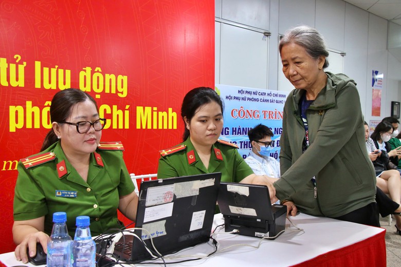 TP.HCM l&agrave;m định danh số cho người yếu thế, để kh&ocirc;ng ai bị bỏ lại ph&iacute;a sau- Ảnh 1.