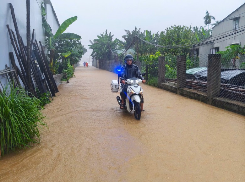 Mưa lớn, thủy điện xả lũ khiến nhiều nơi ở Quảng Nam ngập hơn 1m- Ảnh 5.