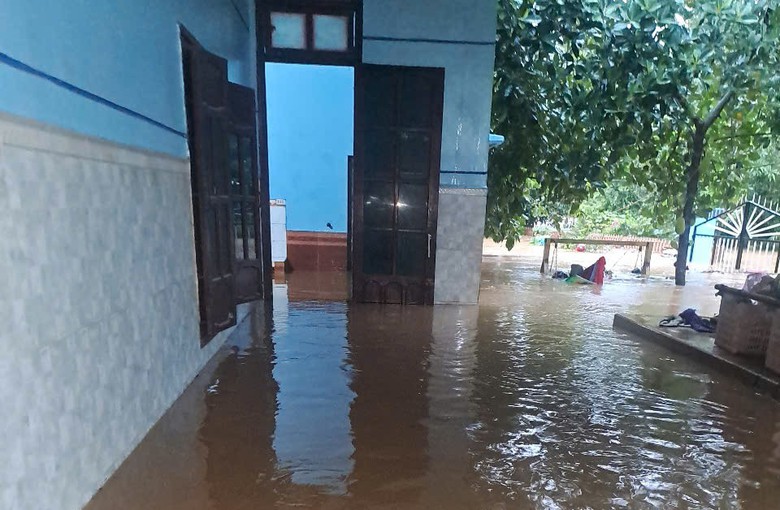 Mưa lớn, thủy điện xả lũ khiến nhiều nơi ở Quảng Nam ngập hơn 1m- Ảnh 3.