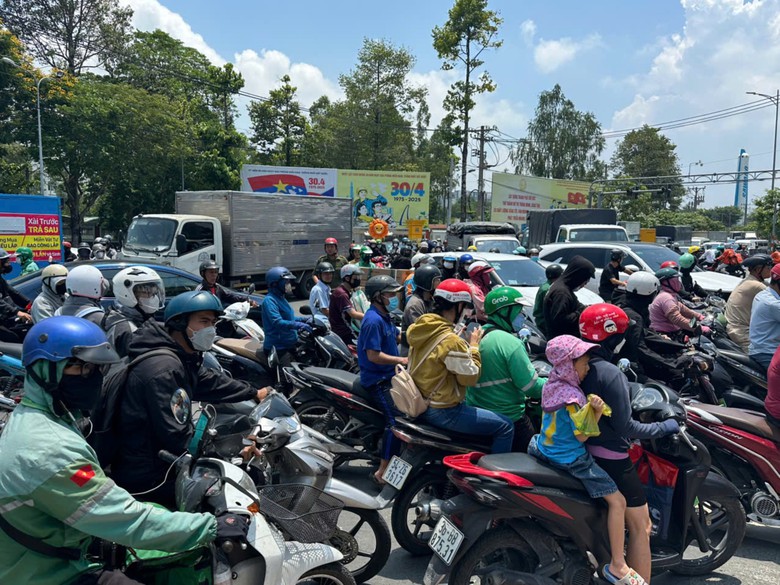 Hàng chục đèn tín hiệu tê liệt trên đường Võ Nguyên Giáp: Chủ đầu tư lên tiếng- Ảnh 1.