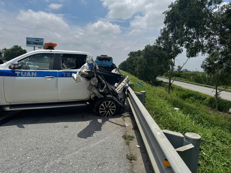 Va chạm li&ecirc;n ho&agrave;n tr&ecirc;n cao tốc H&agrave; Nội - Hải Ph&ograve;ng, 2 t&agrave;i xế tử vong- Ảnh 3.