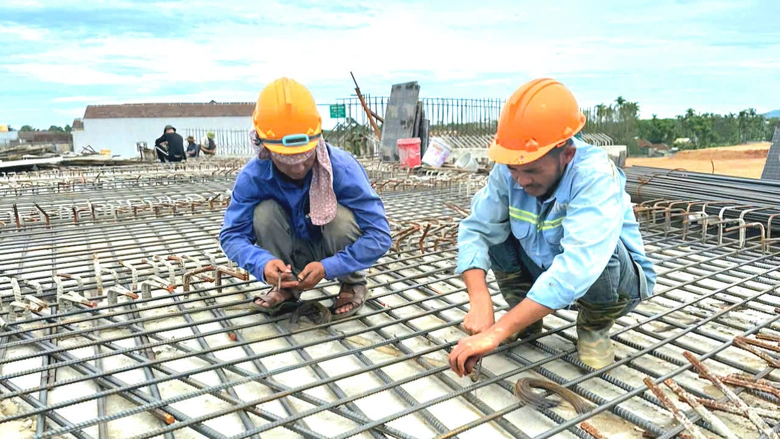 Mưa cản tiến độ, cao tốc qua miền Trung linh hoạt chuyển mũi thi c&ocirc;ng- Ảnh 1.
