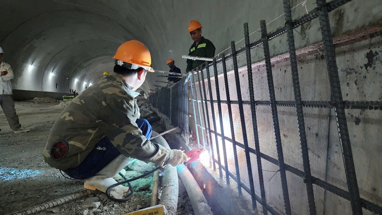 Mưa cản tiến độ, cao tốc qua miền Trung linh hoạt chuyển mũi thi c&ocirc;ng- Ảnh 4.