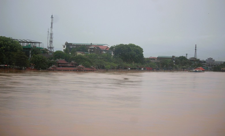 Hai người tử vong, một người bị thương trong đợt mưa lũ bất thường ở Quảng Trị- Ảnh 2.