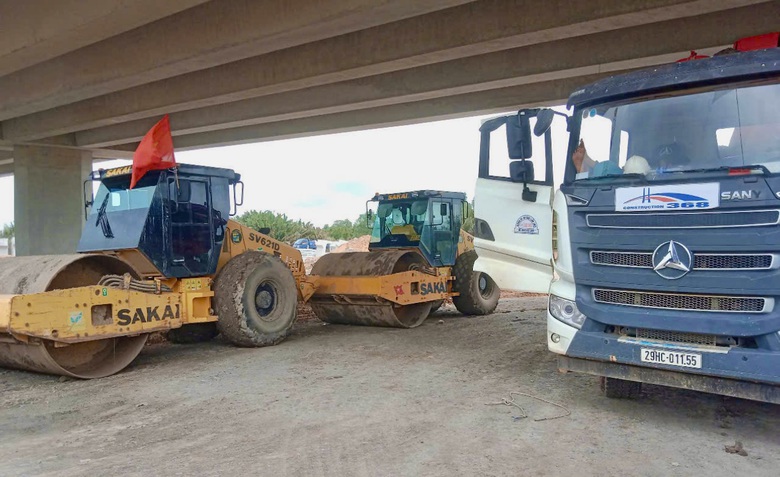 C&ocirc;ng nh&acirc;n đội mưa, gồng tiến độ dự &aacute;n V&agrave;nh đai 3 v&agrave; cao tốc qua Đồng Nai- Ảnh 9.