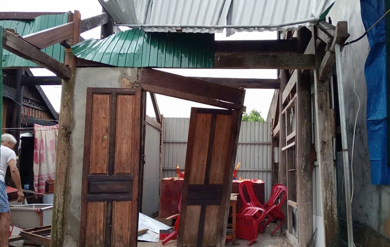 Mưa trắng trời, nhiều tuyến đường ở Quảng Trị, Huế sạt lở, ngập s&acirc;u- Ảnh 7.