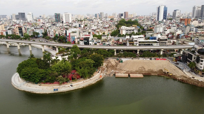 Cận cảnh hồ Đống Đa kho&aacute;c &aacute;o mới- Ảnh 7.