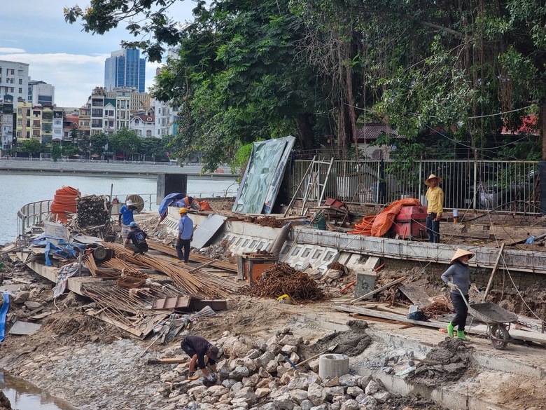 Cận cảnh hồ Đống Đa kho&aacute;c &aacute;o mới- Ảnh 8.