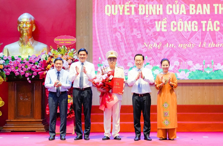 Nghệ An c&oacute; t&acirc;n gi&aacute;m đốc c&ocirc;ng an tỉnh 48 tuổi- Ảnh 1.