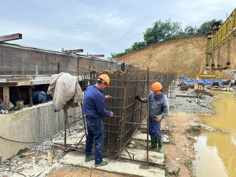 Cao tốc Tuy&ecirc;n Quang - H&agrave; Giang: Tăng ca k&iacute;p để bứt ph&aacute; tiến độ- Ảnh 4.