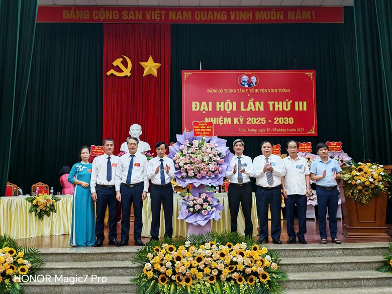 Trung t&acirc;m Y tế huyện Vĩnh Tường: Đo&agrave;n kết, d&acirc;n chủ, kỷ cương, đổi mới- Ảnh 4.
