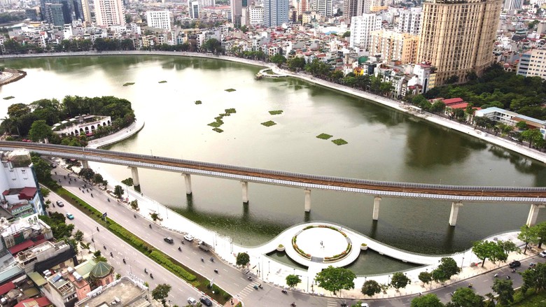 Cận cảnh hồ Đống Đa khoác áo mới- Ảnh 1. Cận cảnh hồ Đống Đa khoác áo mới- Ảnh 1.