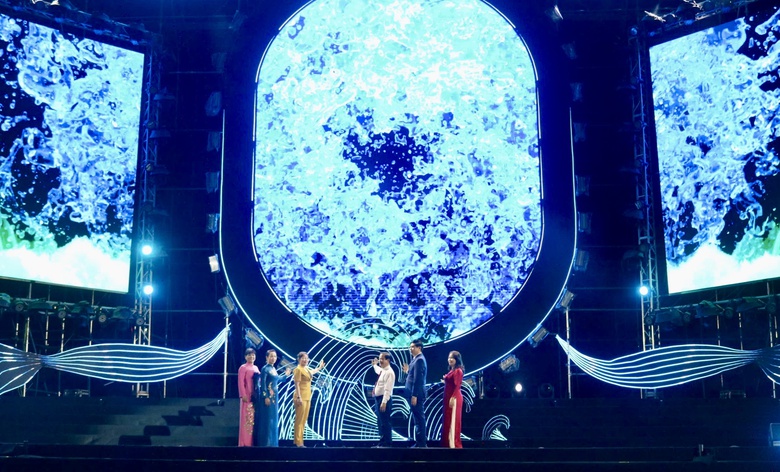 Biển người đổ về Quy Nhơn ch&agrave;o đ&oacute;n Lễ hội Du lịch h&egrave; B&igrave;nh Định 2025- Ảnh 3.