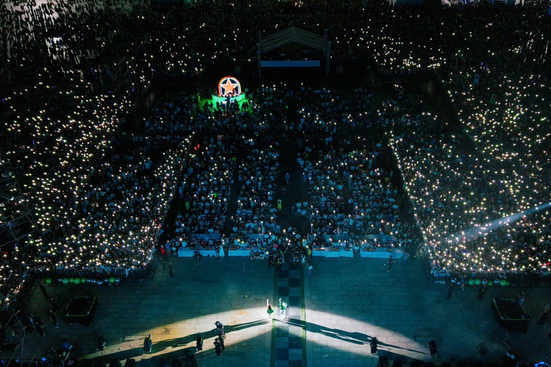 Biển người đổ về Quy Nhơn ch&agrave;o đ&oacute;n Lễ hội Du lịch h&egrave; B&igrave;nh Định 2025- Ảnh 8.