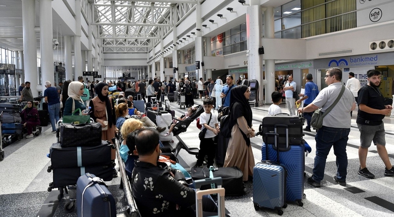 Israel tấn công Iran, hàng không Trung Đông náo loạn- Ảnh 2. Israel tấn công Iran, hàng không Trung Đông náo loạn- Ảnh 2.