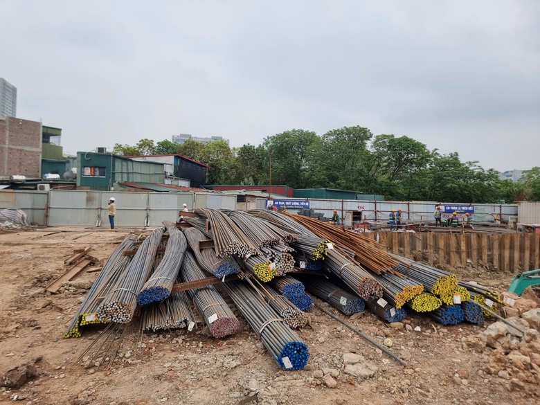 E:\Năm 2025\Th&aacute;ng 6\H&igrave;nh ảnh\Nh&agrave; thầu chật vật v&igrave; gi&aacute; vlxd\z6697926544941_51919e7ddb1128a6e6a42f82ef8356ef.jpg