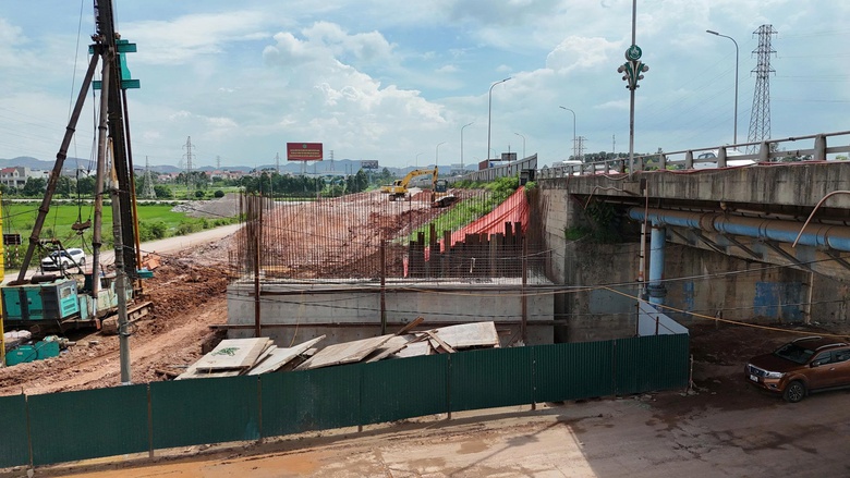 Tăng ca, đưa cầu Xương Giang tr&ecirc;n cao tốc H&agrave; Nội - Bắc Giang vượt lũ trong th&aacute;ng 6- Ảnh 12.