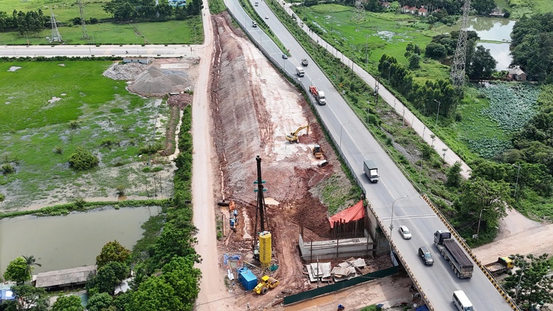 Tăng ca, đưa cầu Xương Giang tr&ecirc;n cao tốc H&agrave; Nội - Bắc Giang vượt lũ trong th&aacute;ng 6- Ảnh 6.