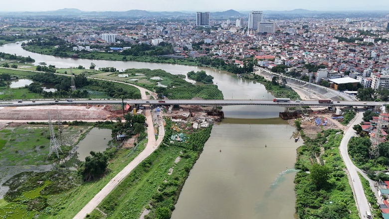 Tăng ca, đưa cầu Xương Giang tr&ecirc;n cao tốc H&agrave; Nội - Bắc Giang vượt lũ trong th&aacute;ng 6- Ảnh 11.